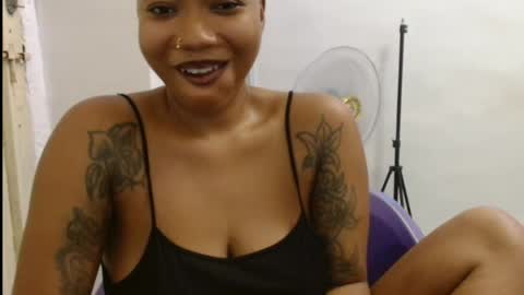 juicyxpink online show from April 29, 5:04 pm