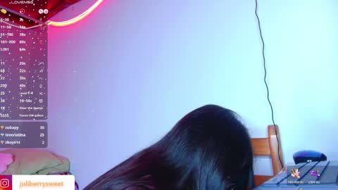 Juliana online show from June 7, 9:10 pm
