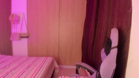 juli_santos_22 online show from April 26, 3:37 am