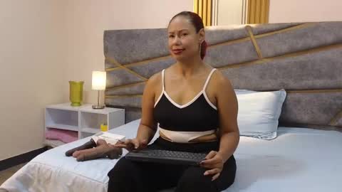 Snapshot of julia_gomes chatting on March 10, 7:50 pm Julia Gomes online show from March 10, 7:50 pm