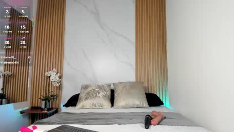 J U L IA   M A R T I N E Z online show from April 24, 12:30 pm