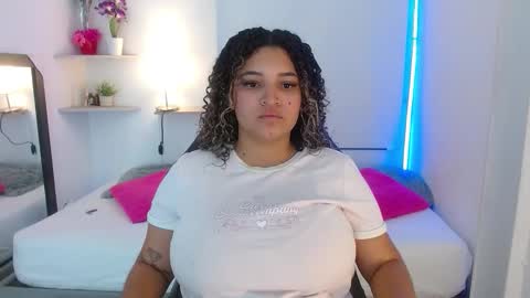 Snapshot of juliabust1 chatting on October 20, 12:19 pm Julia online show from October 20, 12:19 pm