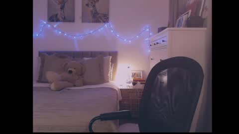 julialiones online show from March 12, 6:21 pm