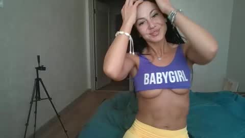 julianagold1 online show from February 22, 11:13 am