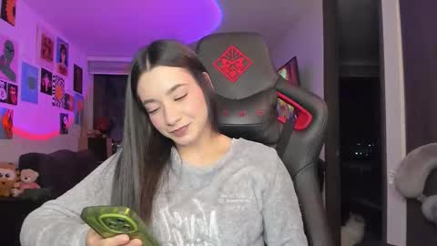 Jeimy Help me to reach 100 thumbs up online show from March 21, 3:11 am