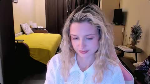 Julie online show from November 25, 1:24 pm