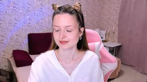 Julie online show from February 18, 3:43 pm