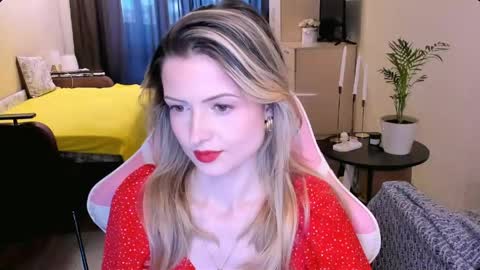 Julie online show from April 25, 2:14 pm