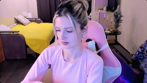 Julie online show from December 16, 4:02 pm