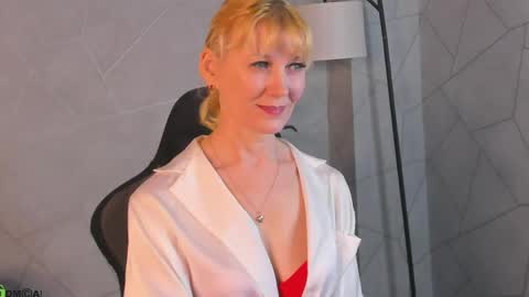 Julie Lucasss online show from April 21, 1:42 am