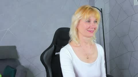 Julie Lucasss online show from April 23, 2:52 am