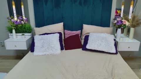 juliehill online show from February 7, 7:01 am