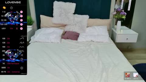 juliehill online show from March 7, 9:27 am