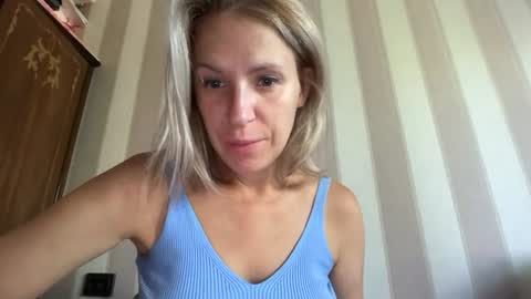 juliena212 online show from August 7, 5:36 am