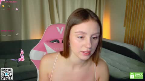 julieqt online show from December 15, 4:07 am