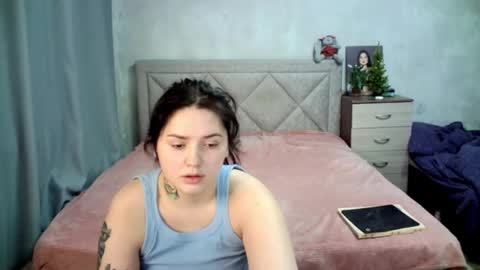 Snapshot of julietkalen chatting on December 14, 7:40 am Julietkitty online show from December 14, 7:40 am