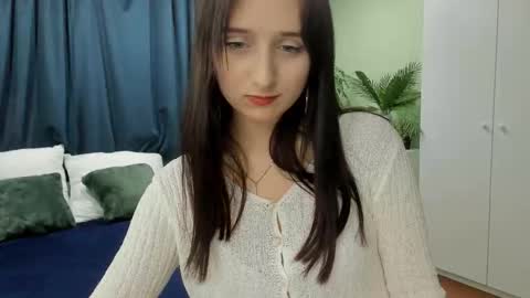 Snapshot of julietmonli chatting on October 1, 3:44 am julietmonli online show from October 1, 3:44 am