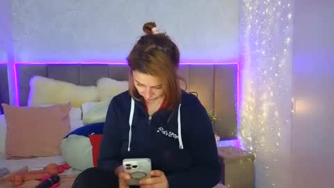 Snapshot of juliettevolpe2 chatting on January 15, 7:26 am JulietteVolpe Wyorika online show from January 15, 7:26 am