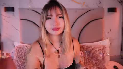 jullianapriv_ online show from April 21, 3:08 pm
