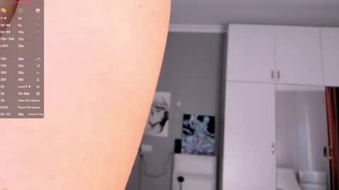 Julie online show from December 6, 11:11 am