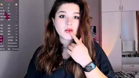 Julie online show from February 17, 9:03 am