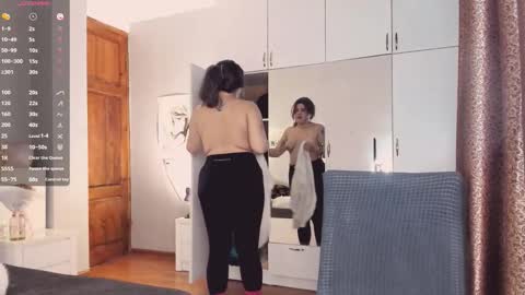 Julie online show from November 18, 5:30 am