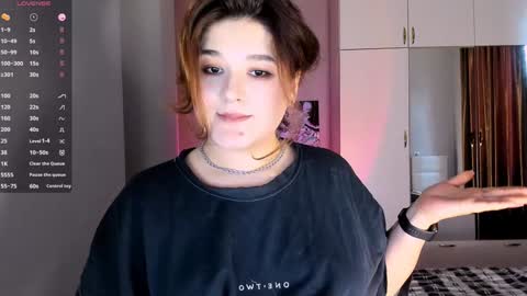 Julie online show from February 6, 11:31 am