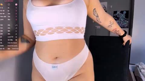 Julie online show from December 13, 12:28 pm