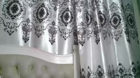 queen online show from April 21, 6:48 pm