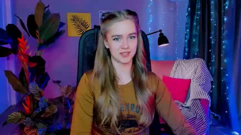 junewoods online show from March 14, 9:21 am