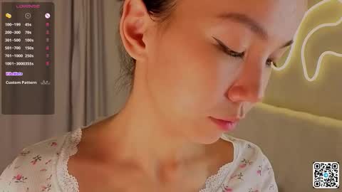 Snapshot of juniebogany chatting on September 19, 6:18 pm Bella online show from September 19, 6:18 pm