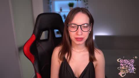 Snapshot of just_emmy chatting on March 2, 4:50 am just call me Emmy online show from March 2, 4:50 am