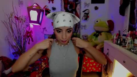 Snapshot of justmia_ chatting on December 12, 6:36 am Mia online show from December 12, 6:36 am
