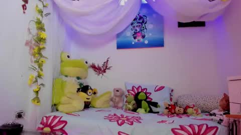 Snapshot of justmia_ chatting on February 18, 11:52 pm Mia online show from February 18, 11:52 pm