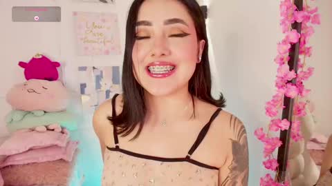 Snapshot of justonecute chatting on September 12, 1:06 am Emy online show from September 12, 1:06 am