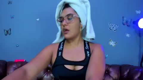 kaira_mosse_ online show from June 10, 12:04 pm