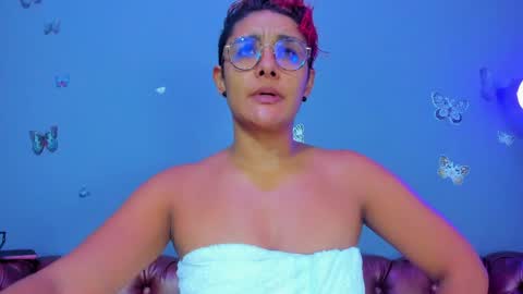 kaira_mosse_ online show from April 28, 11:58 am
