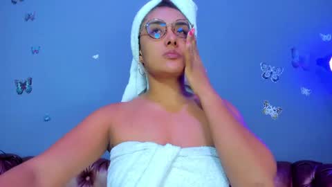kaira_mosse_ online show from June 9, 11:53 am