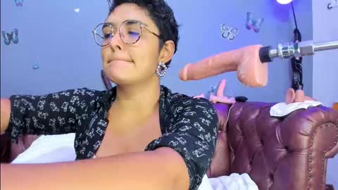 kaira_mosse_ online show from November 9, 2:24 pm