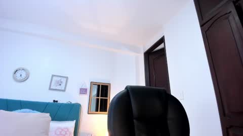 Kamilalopez online show from June 11, 9:55 pm