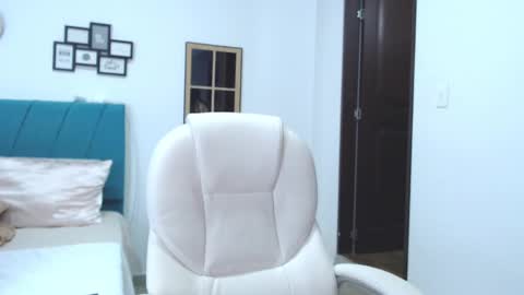 Snapshot of kam_lopez chatting on January 14, 10:44 pm Kamilalopez online show from January 14, 10:44 pm