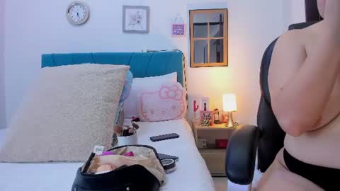 Kamilalopez online show from June 29, 8:41 pm