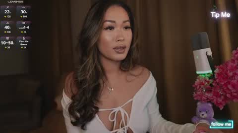 kamilee__xo online show from June 18, 6:57 pm