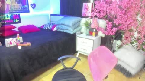 Snapshot of karen_milf_2 chatting on February 8, 2:36 am Karen online show from February 8, 2:36 am