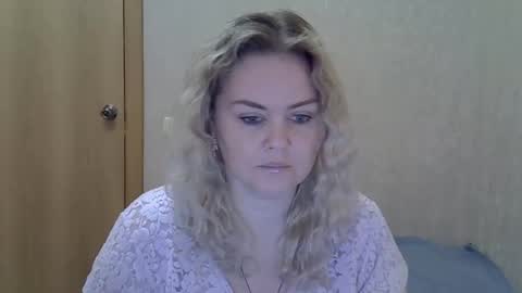 karennelsonx online show from April 24, 12:30 pm