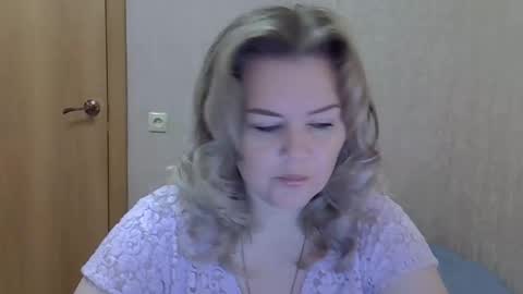 karennelsonx online show from December 5, 11:00 am