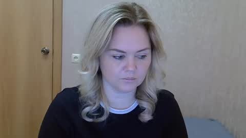 karennelsonx online show from April 23, 8:11 am