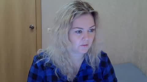 karennelsonx online show from April 27, 7:16 am