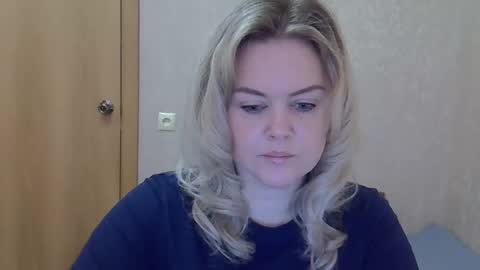 karennelsonx online show from April 17, 7:54 am