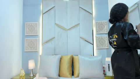 karinaacox online show from April 23, 12:29 pm